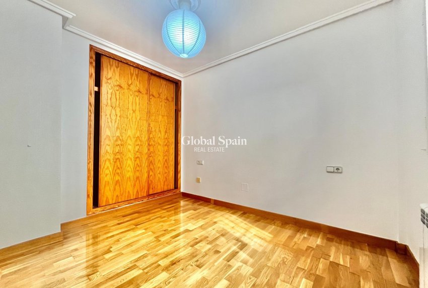 Resale - HOUSE -
ORIHUELA COSTA - Playa Flamenca