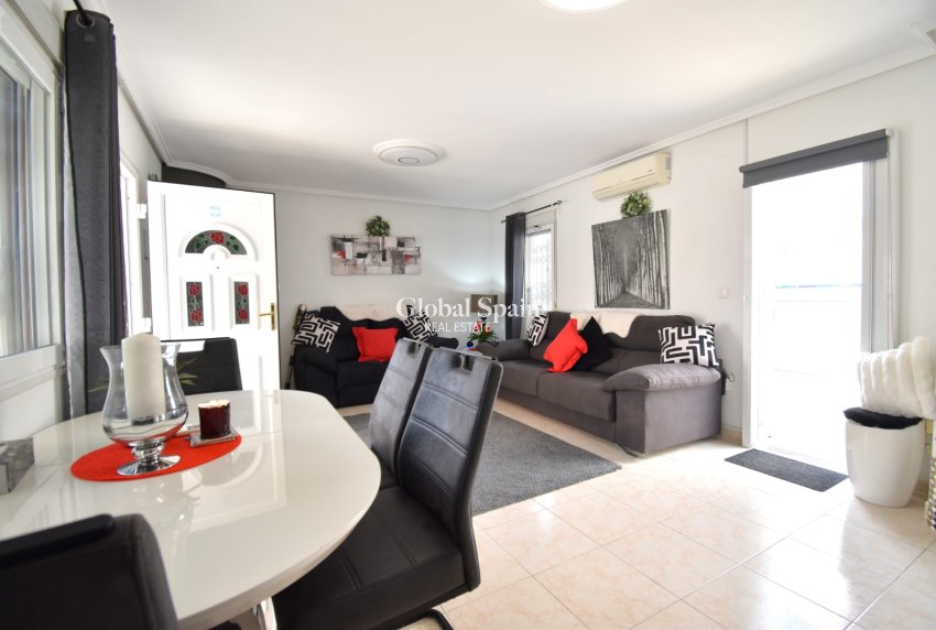 Resale - HOUSE -
Orihuela Costa - Playa Flamenca