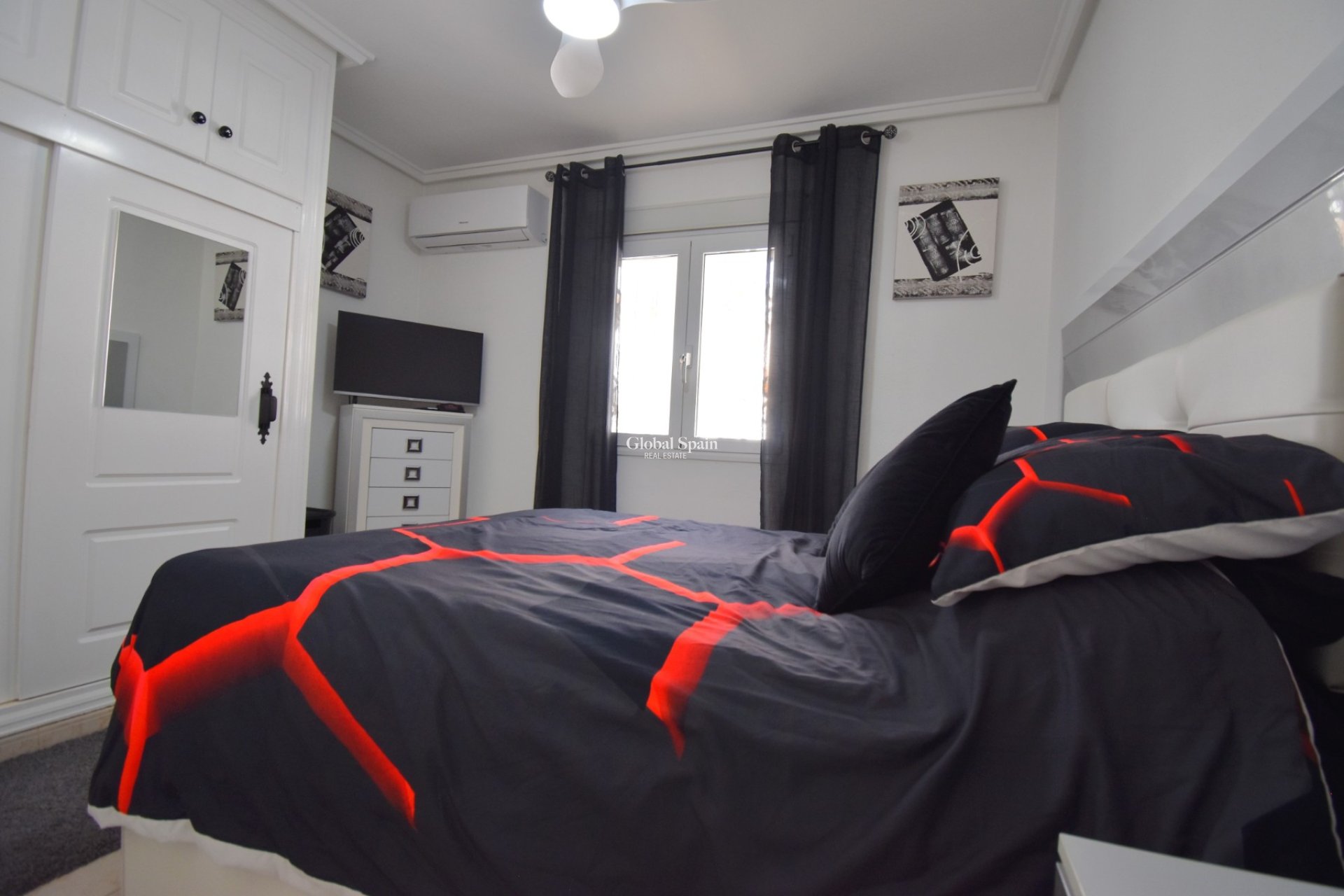 Resale - HOUSE -
Orihuela Costa - Playa Flamenca