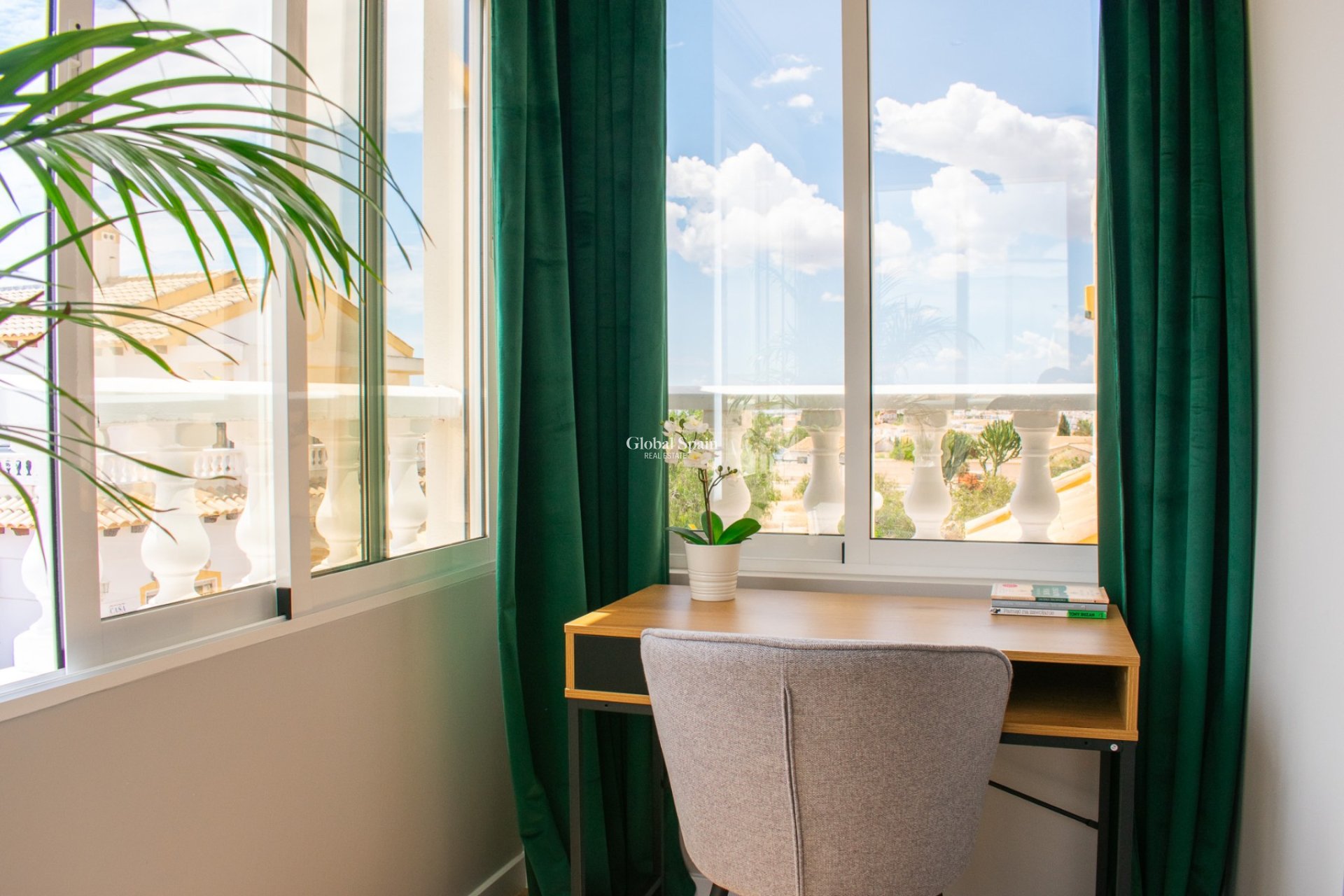 Resale - HOUSE -
ORIHUELA COSTA - Punta Prima