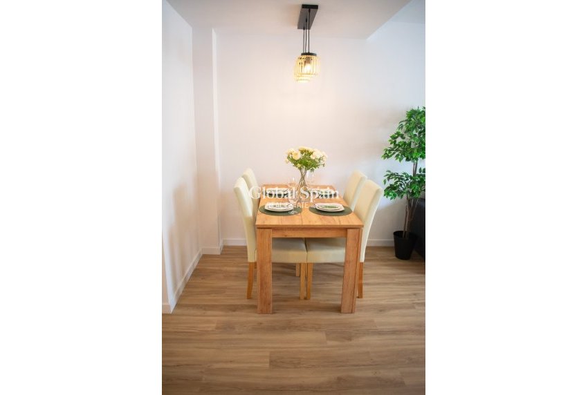 Resale - HOUSE -
ORIHUELA COSTA - Punta Prima