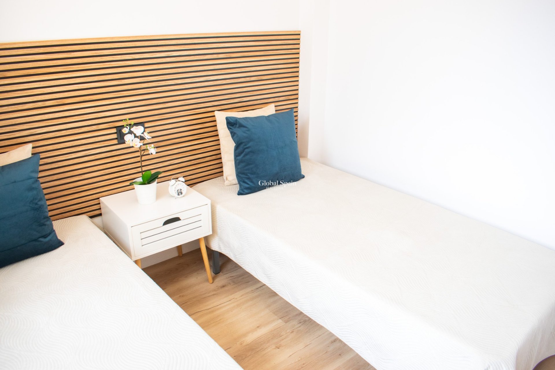 Resale - HOUSE -
ORIHUELA COSTA - Punta Prima