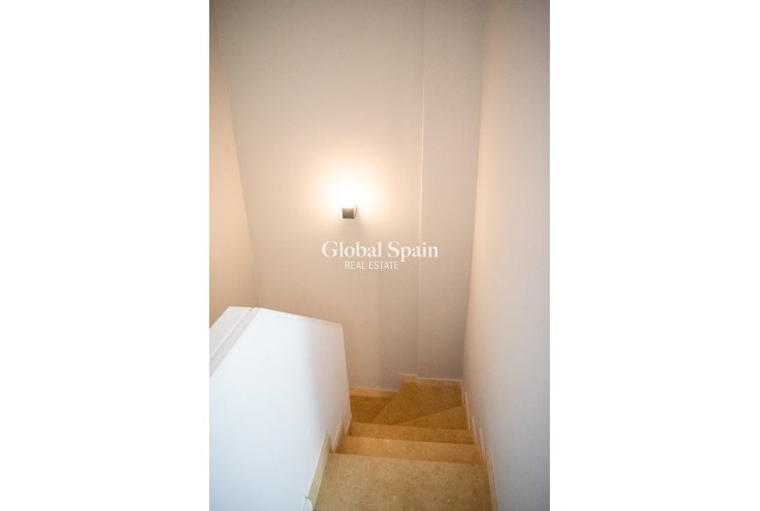 Resale - HOUSE -
ORIHUELA COSTA - Punta Prima