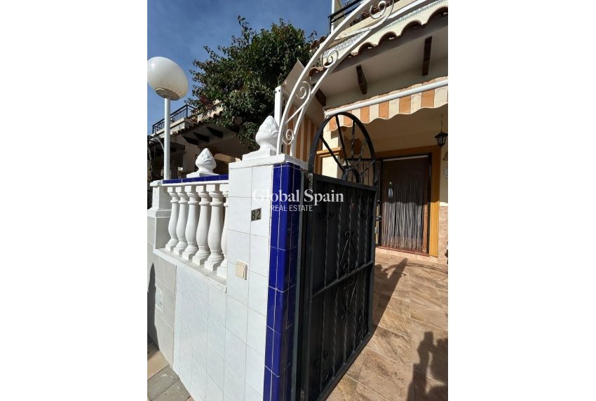 Resale - HOUSE -
ORIHUELA COSTA - Punta Prima