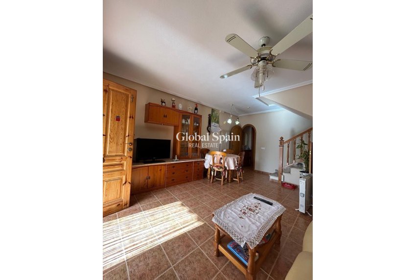 Resale - HOUSE -
ORIHUELA COSTA - Punta Prima