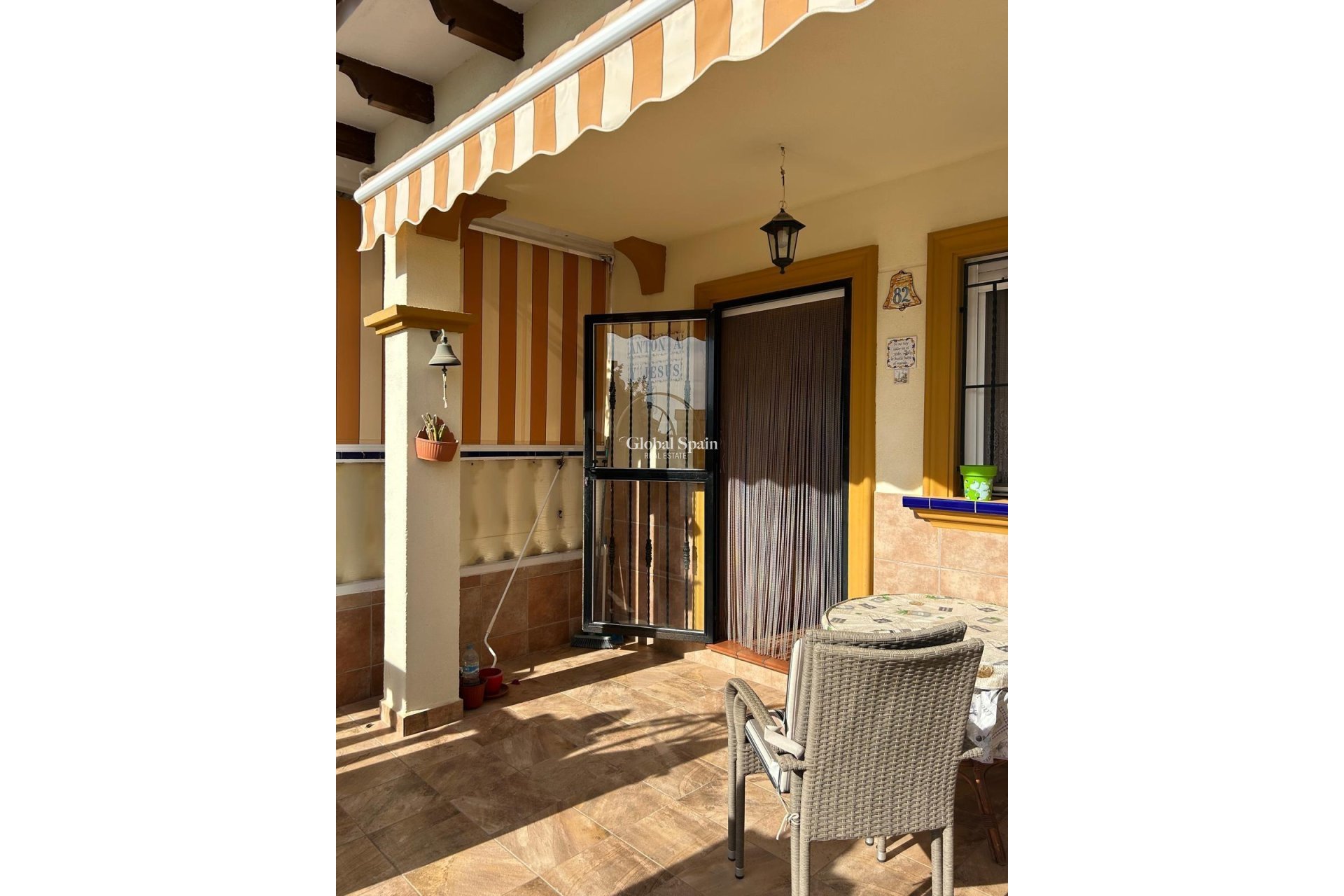 Resale - HOUSE -
ORIHUELA COSTA - Punta Prima