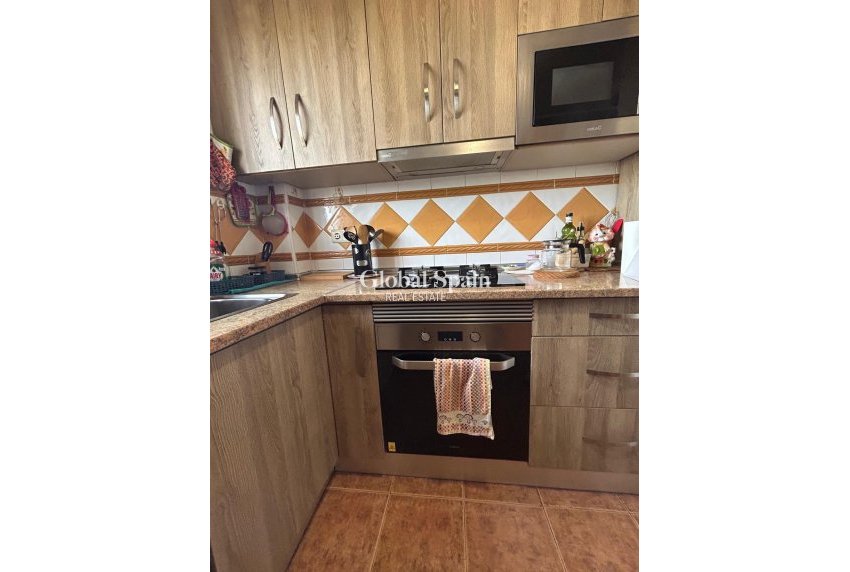 Resale - HOUSE -
ORIHUELA COSTA - Punta Prima