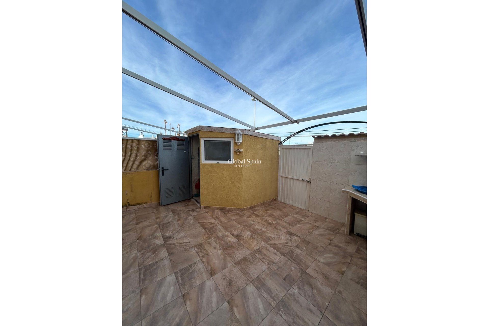 Resale - HOUSE -
ORIHUELA COSTA - Punta Prima