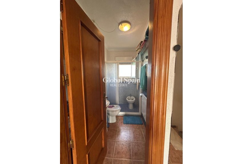 Resale - HOUSE -
ORIHUELA COSTA - Punta Prima