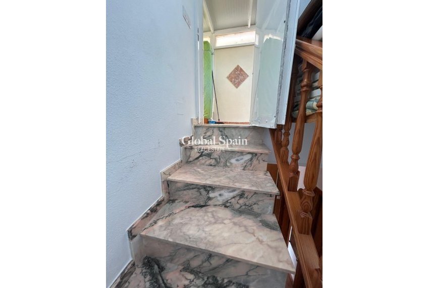 Resale - HOUSE -
ORIHUELA COSTA - Punta Prima