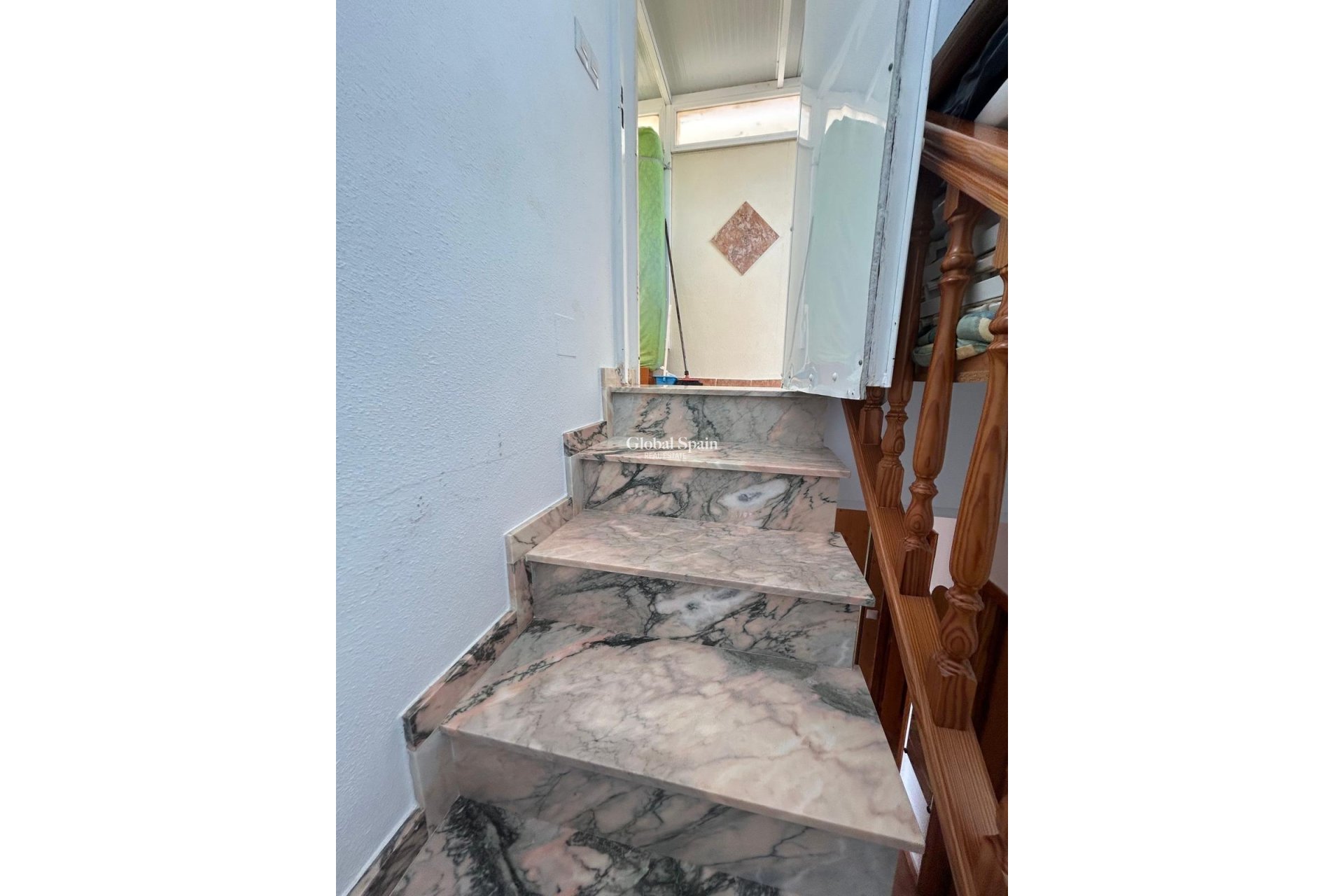 Resale - HOUSE -
ORIHUELA COSTA - Punta Prima