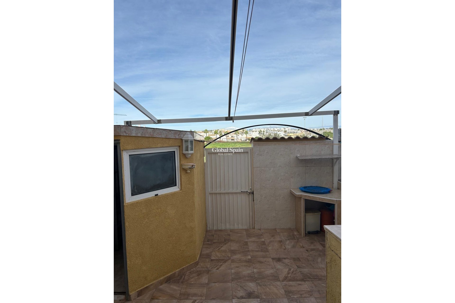 Resale - HOUSE -
ORIHUELA COSTA - Punta Prima