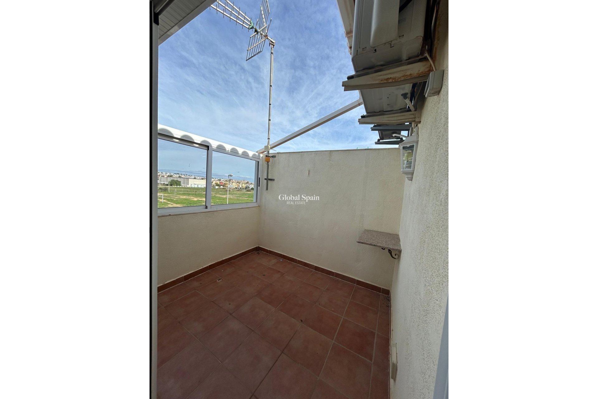 Resale - HOUSE -
ORIHUELA COSTA - Punta Prima