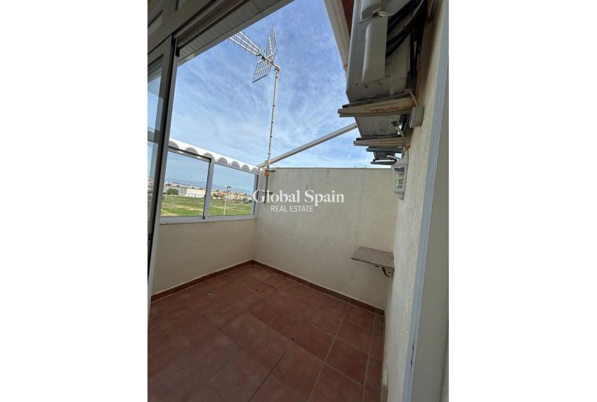 Resale - HOUSE -
ORIHUELA COSTA - Punta Prima