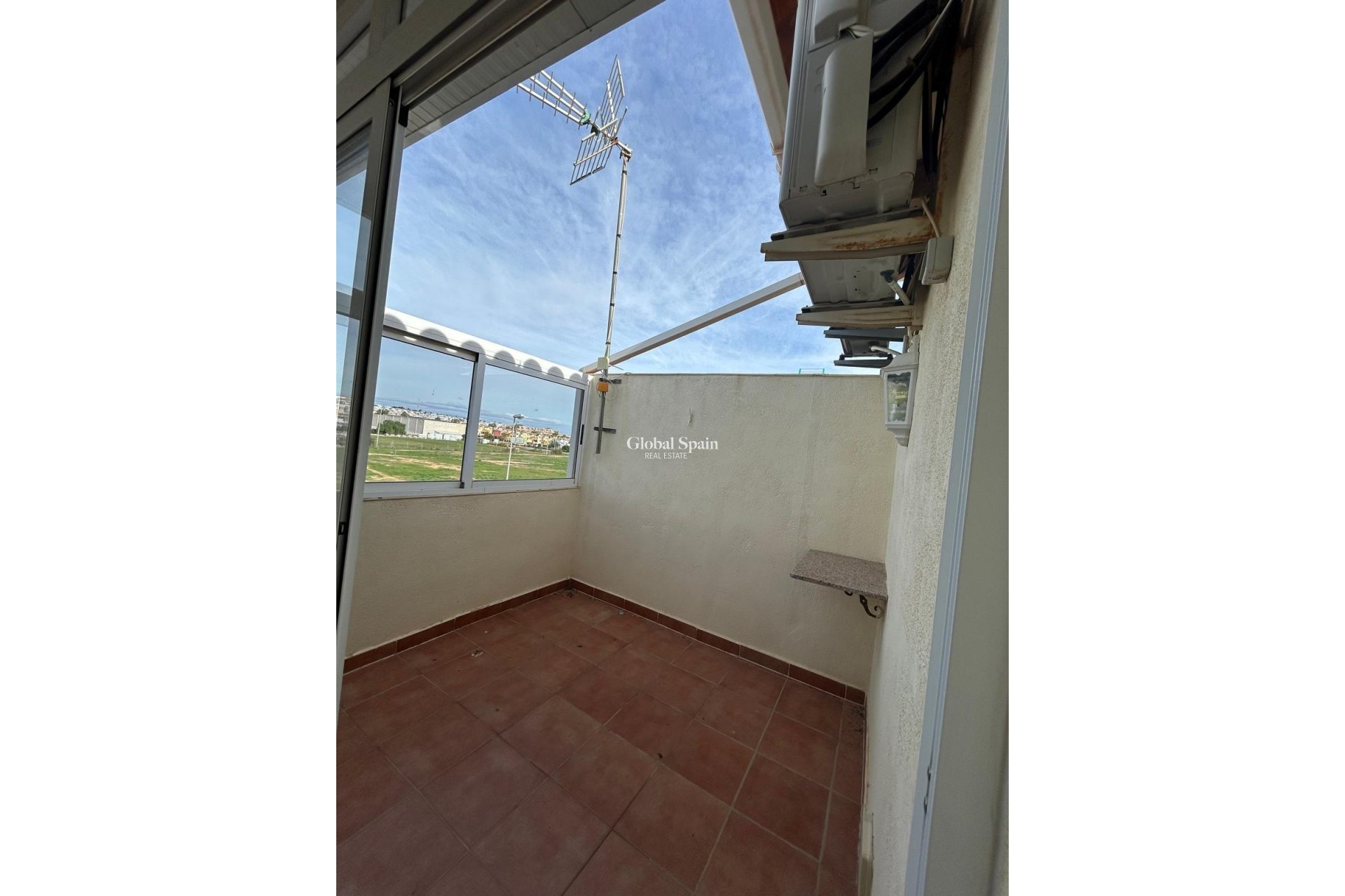 Resale - HOUSE -
ORIHUELA COSTA - Punta Prima