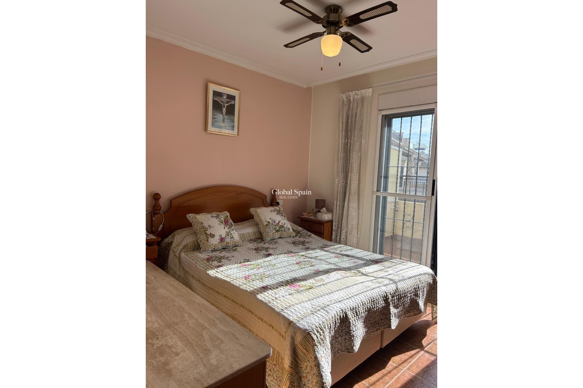 Resale - HOUSE -
ORIHUELA COSTA - Punta Prima