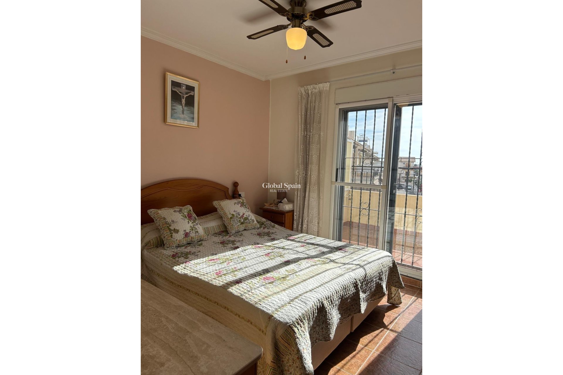 Resale - HOUSE -
ORIHUELA COSTA - Punta Prima