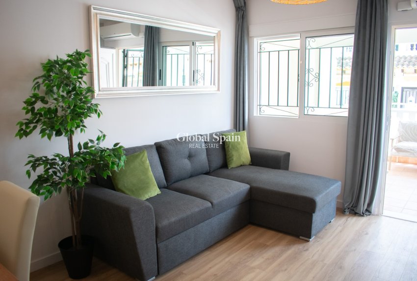 Resale - HOUSE -
ORIHUELA COSTA - Punta Prima