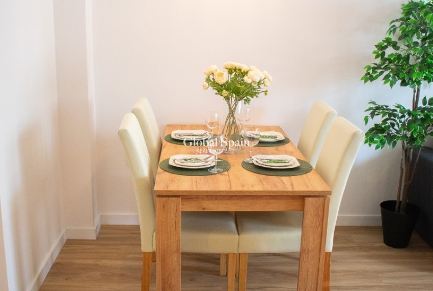 Resale - HOUSE -
ORIHUELA COSTA - Punta Prima