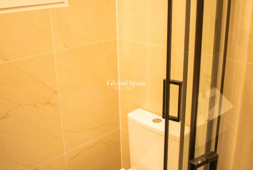 Resale - HOUSE -
ORIHUELA COSTA - Punta Prima