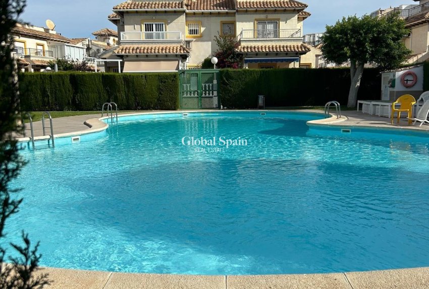 Resale - HOUSE -
ORIHUELA COSTA - Punta Prima