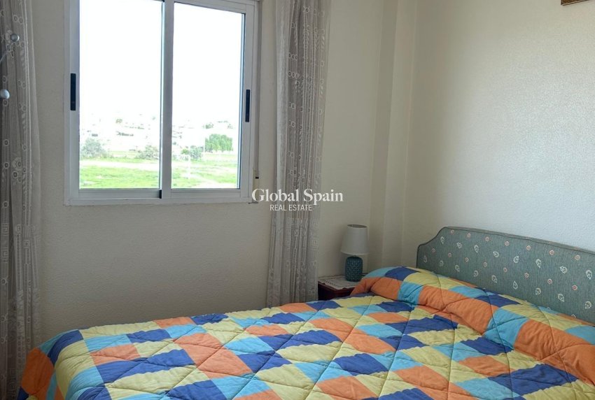 Resale - HOUSE -
ORIHUELA COSTA - Punta Prima