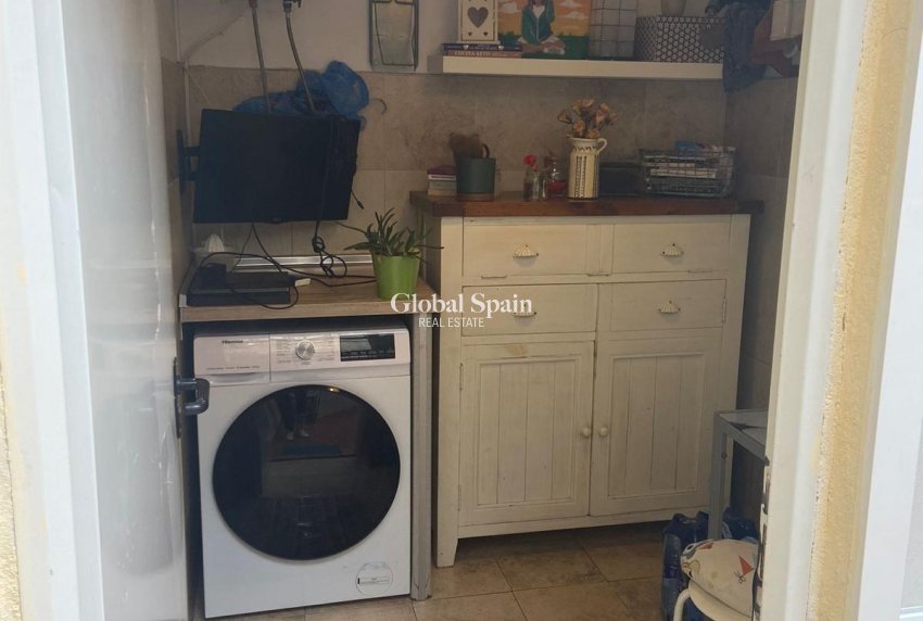 Resale - HOUSE -
ORIHUELA COSTA - Punta Prima