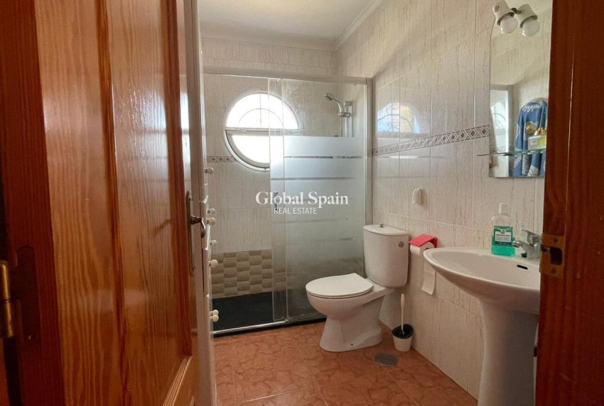 Resale - HOUSE -
ORIHUELA COSTA - Punta Prima