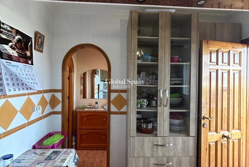 Resale - HOUSE -
ORIHUELA COSTA - Punta Prima