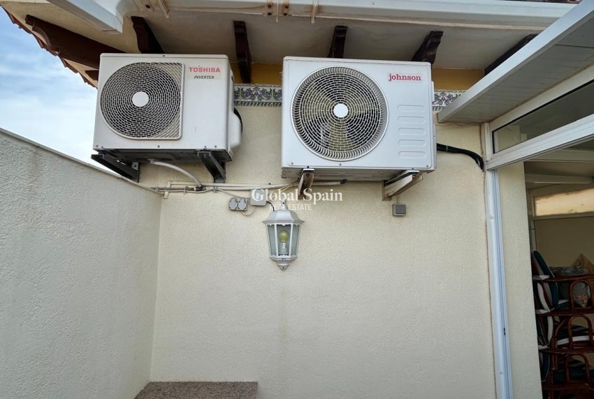 Resale - HOUSE -
ORIHUELA COSTA - Punta Prima