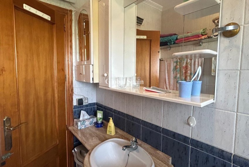 Resale - HOUSE -
ORIHUELA COSTA - Punta Prima