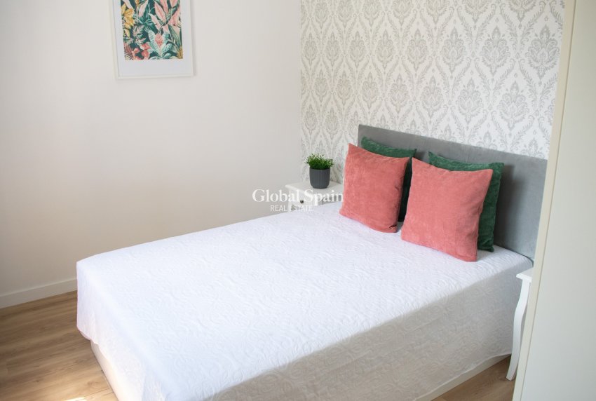 Resale - HOUSE -
ORIHUELA COSTA - Punta Prima