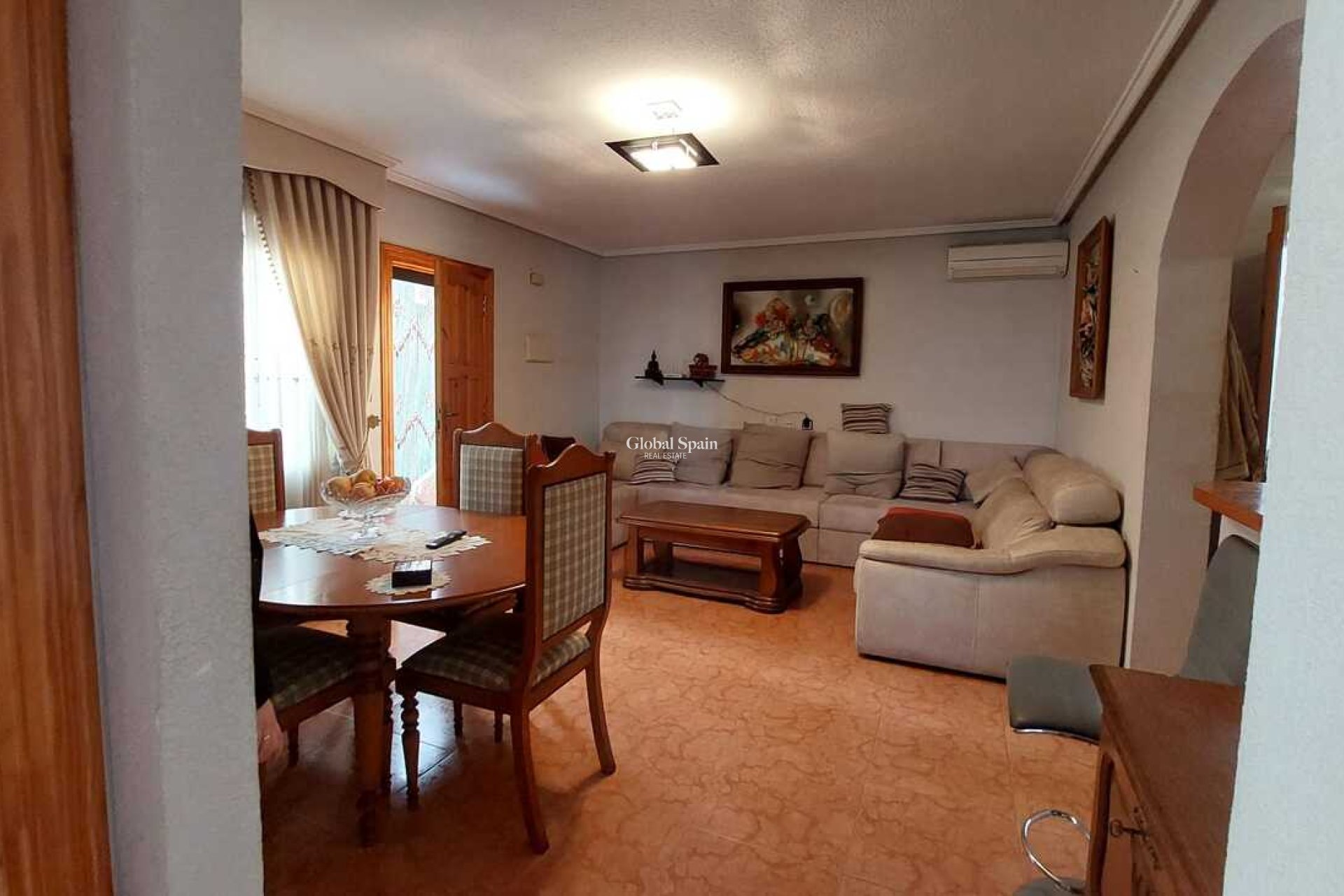 Resale - HOUSE -
ORIHUELA COSTA - Punta Prima