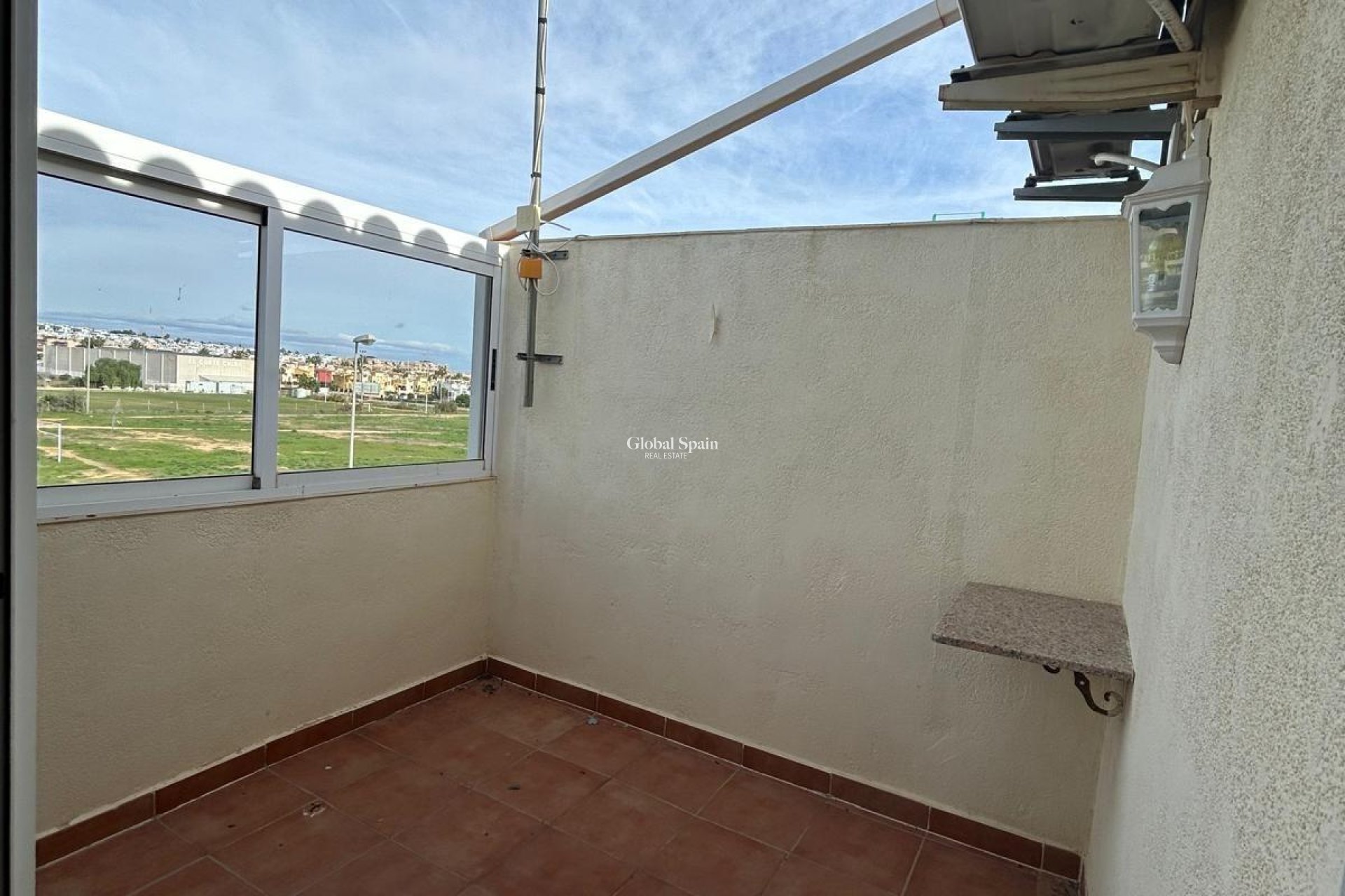 Resale - HOUSE -
ORIHUELA COSTA - Punta Prima