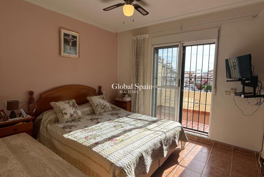 Resale - HOUSE -
ORIHUELA COSTA - Punta Prima