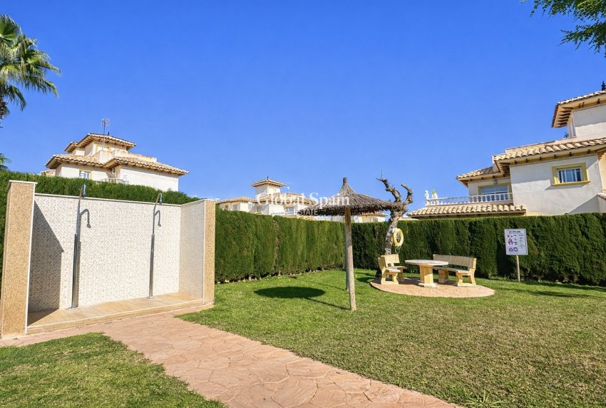 Resale - HOUSE -
ORIHUELA COSTA - Villa's San Jose IV