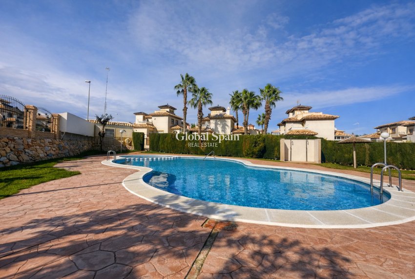 Resale - HOUSE -
ORIHUELA COSTA - Villa's San Jose IV