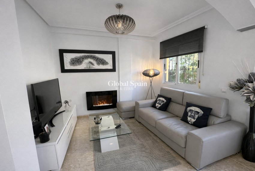 Resale - HOUSE -
ORIHUELA COSTA - Villa's San Jose IV