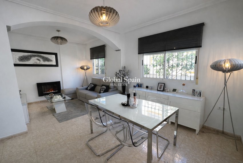 Resale - HOUSE -
ORIHUELA COSTA - Villa's San Jose IV