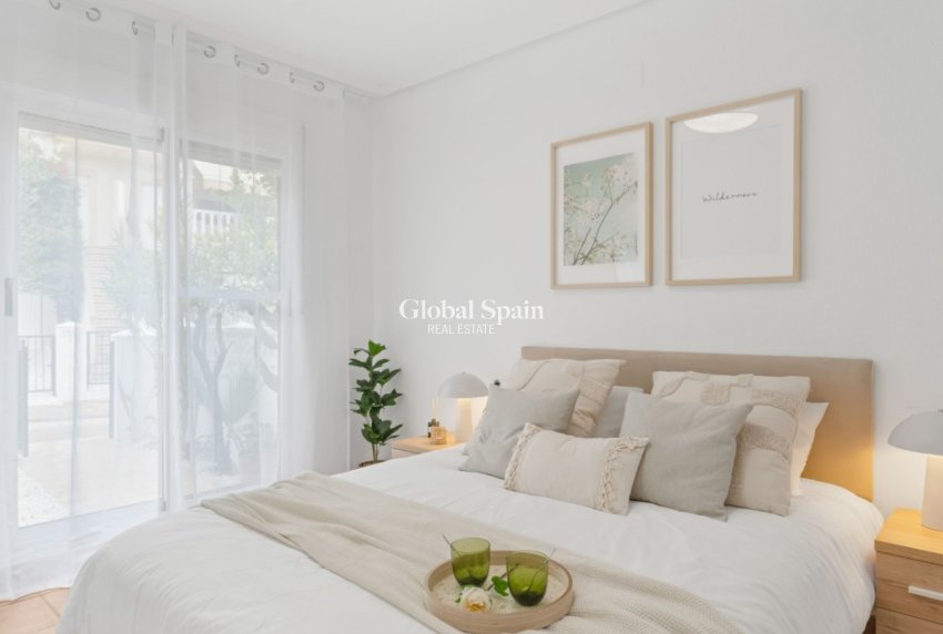 Resale - House -
ORIHUELA COSTA - VILLAMARTÍN