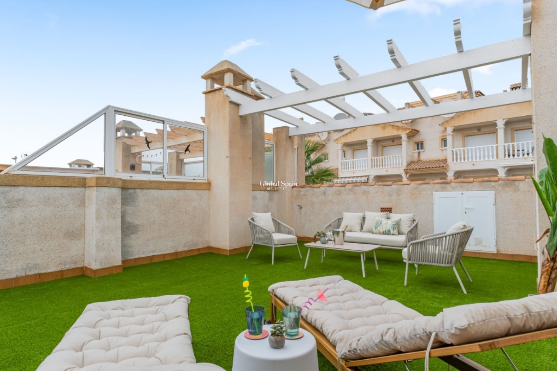 Resale - House -
ORIHUELA COSTA - VILLAMARTÍN