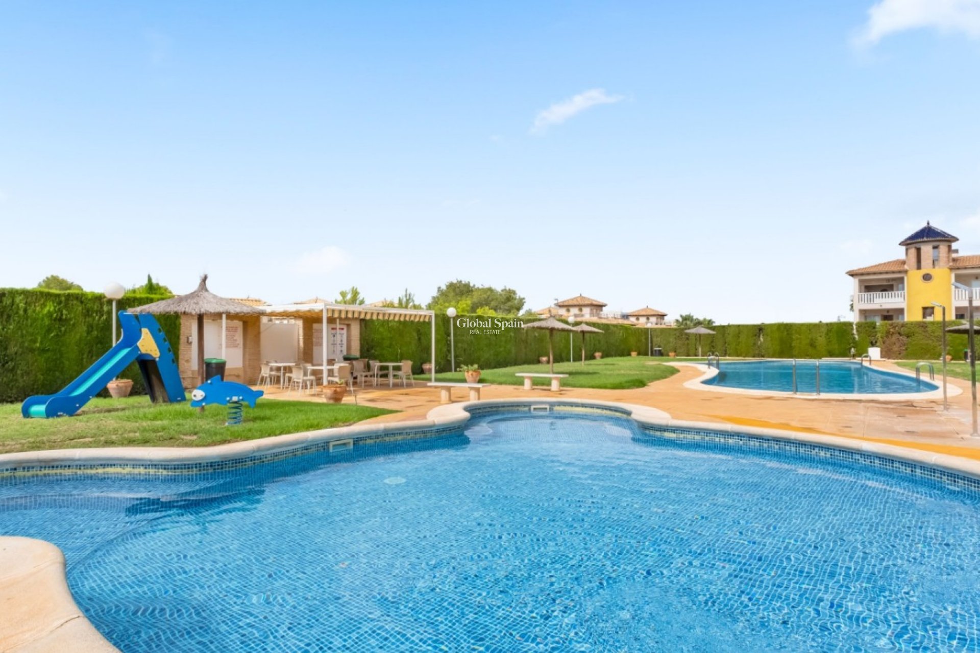 Resale - House -
ORIHUELA COSTA - VILLAMARTÍN