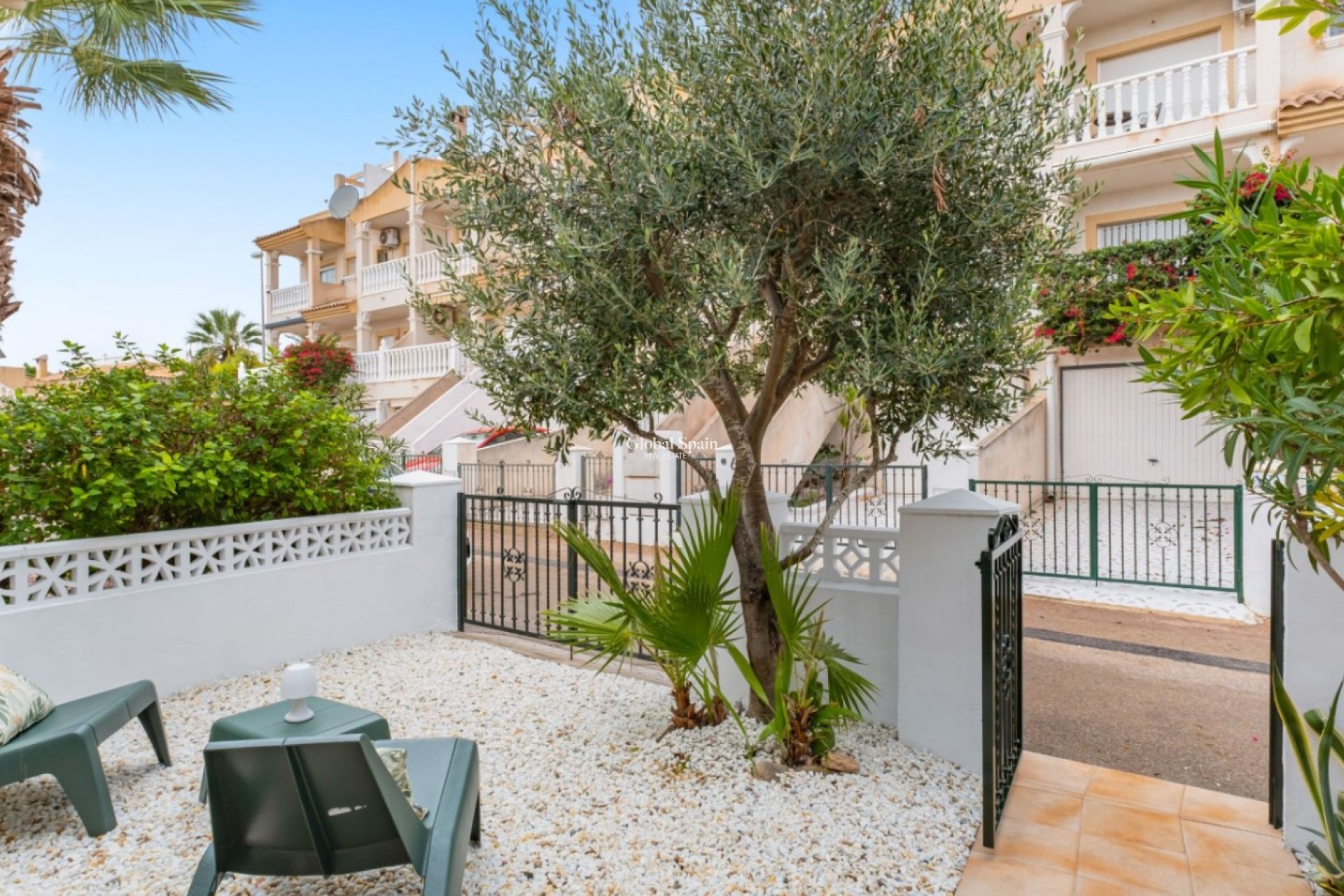 Resale - House -
ORIHUELA COSTA - VILLAMARTÍN