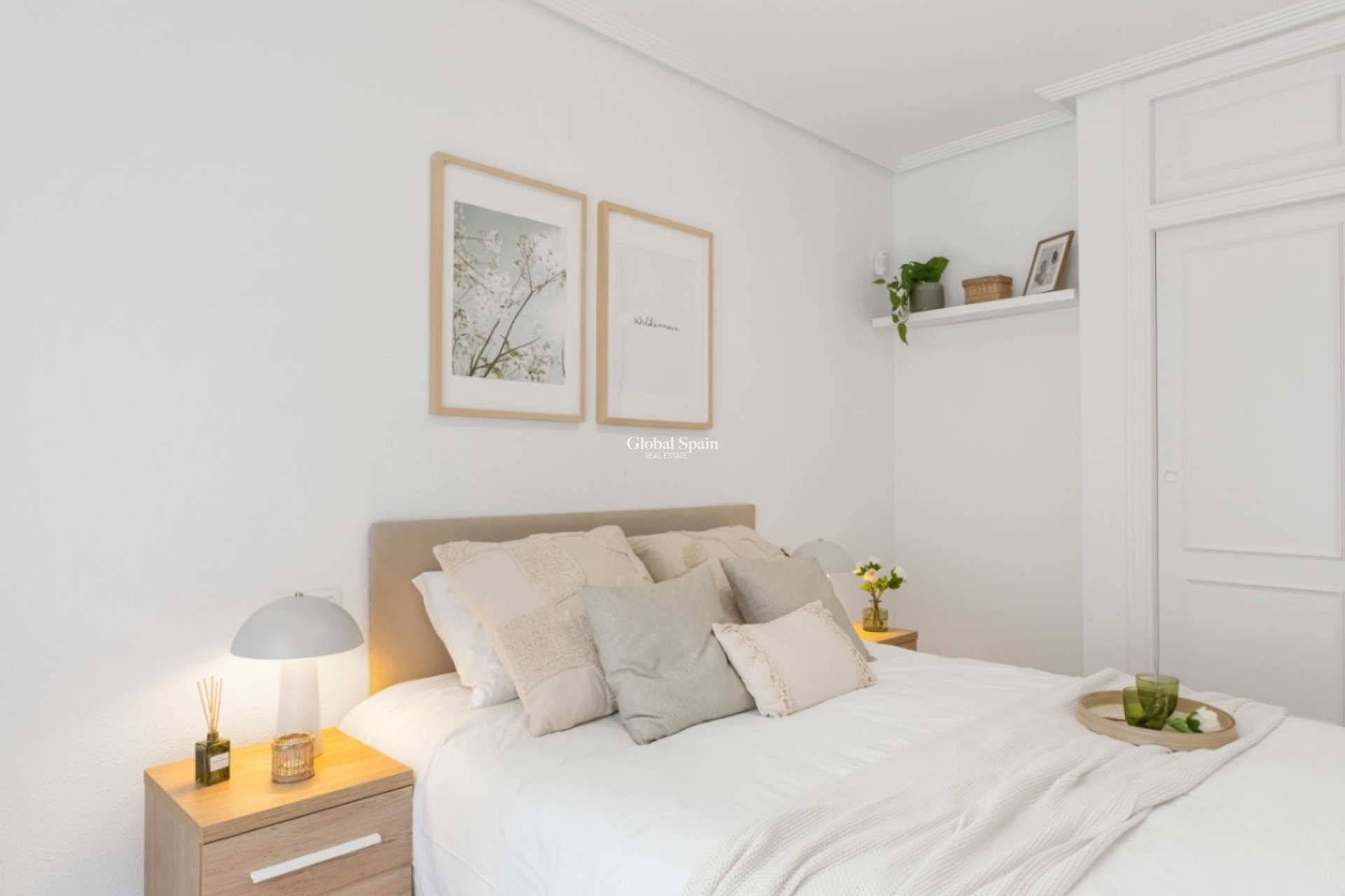 Resale - House -
ORIHUELA COSTA - VILLAMARTÍN