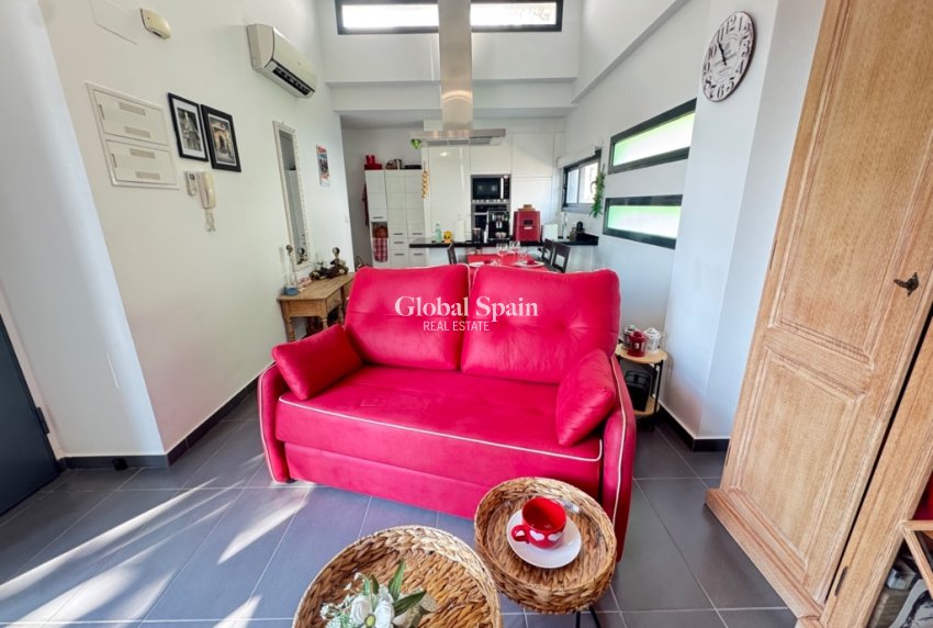 Resale - House -
ORIHUELA COSTA - VILLAMARTÍN