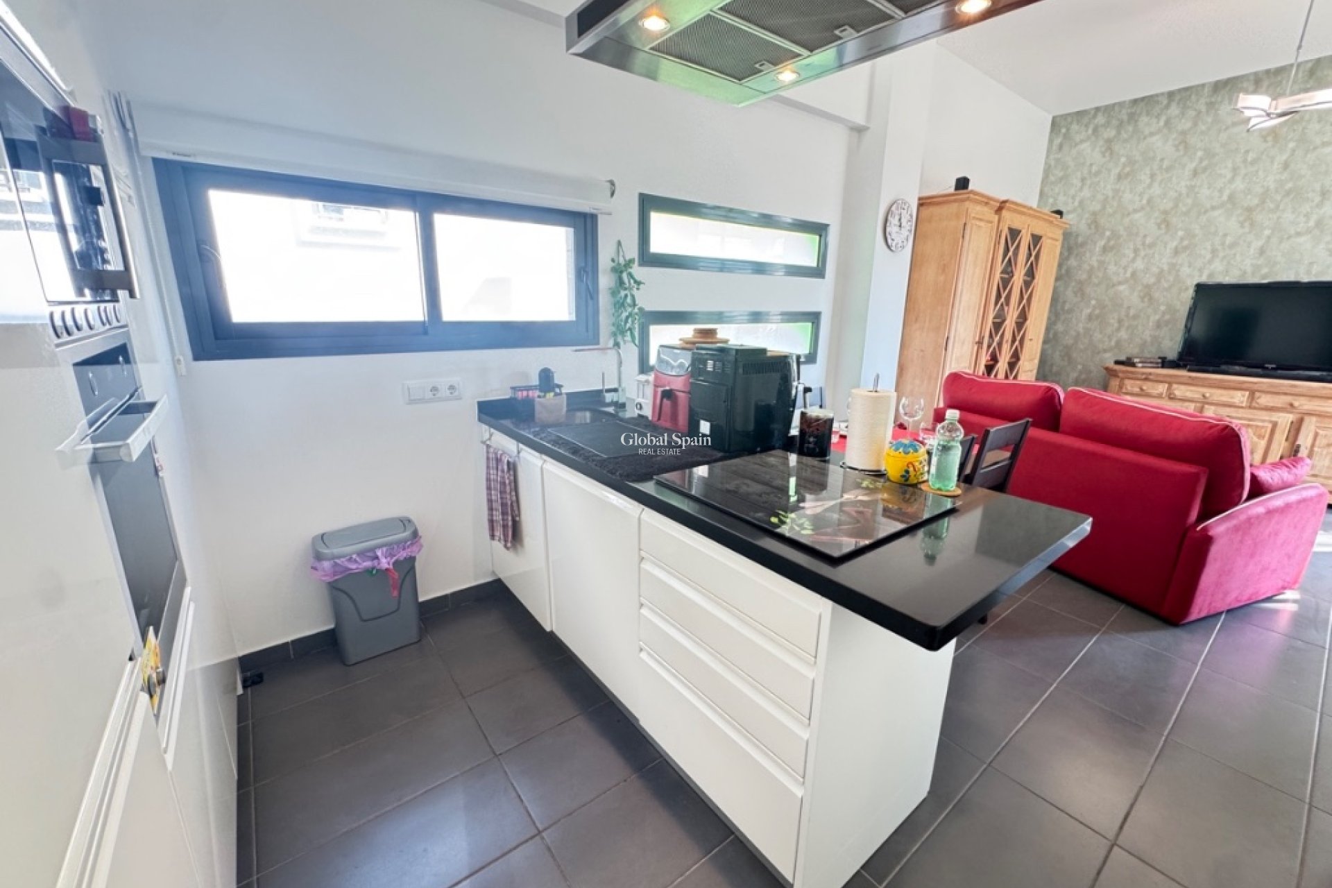 Resale - House -
ORIHUELA COSTA - VILLAMARTÍN