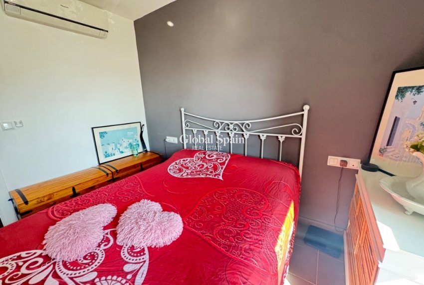 Resale - House -
ORIHUELA COSTA - VILLAMARTÍN