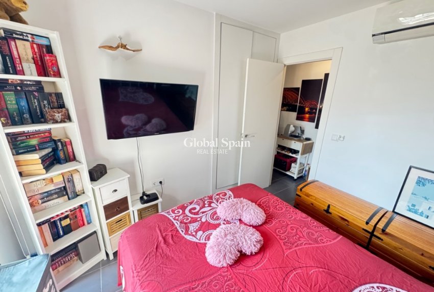 Resale - House -
ORIHUELA COSTA - VILLAMARTÍN