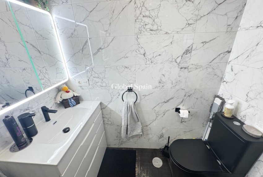 Resale - House -
ORIHUELA COSTA - VILLAMARTÍN