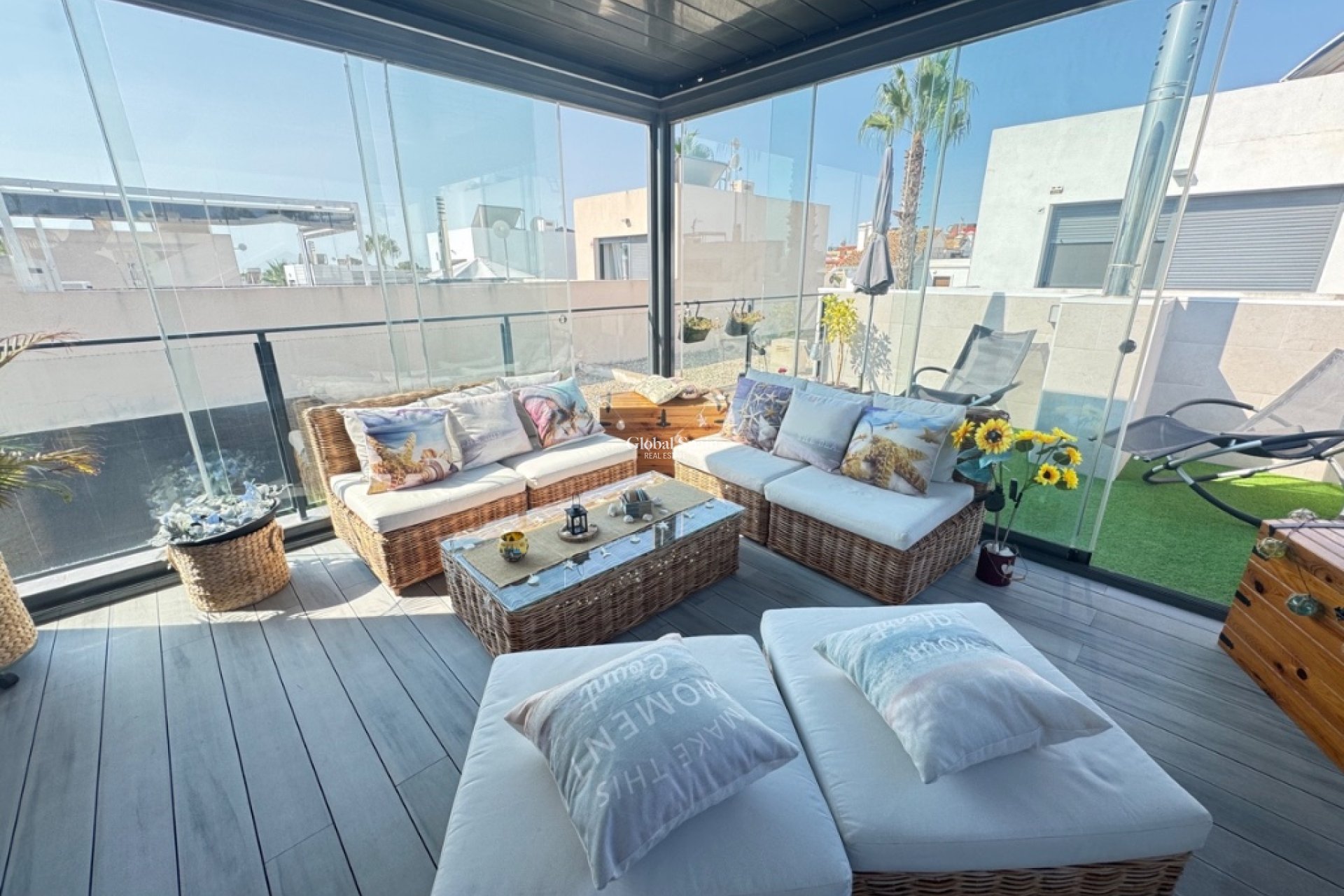 Resale - House -
ORIHUELA COSTA - VILLAMARTÍN